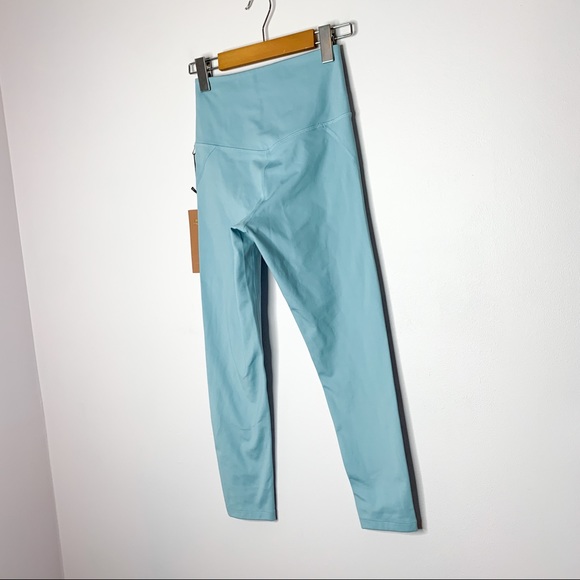 Girlfriend Collective Compressed Cropped Leggings in Sky - Picture 11 of 13